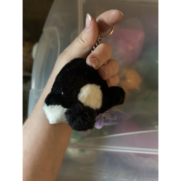 Vintage Swibco Puffkins 6634 TOBY Whale Keychain with Tag Black Orca Plush Toy - Picture 2 of 3